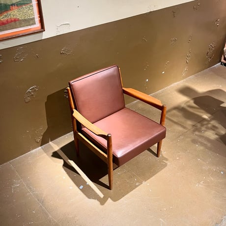 JAPAN VINTAGE 70S WOODEN FRAME LEATHER ARM CHAIR