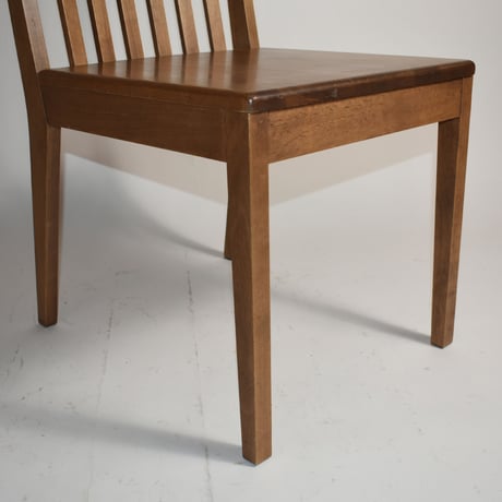 USED WOODEN CHAIR
