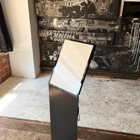 USED LIGHTNING SIGN STAND