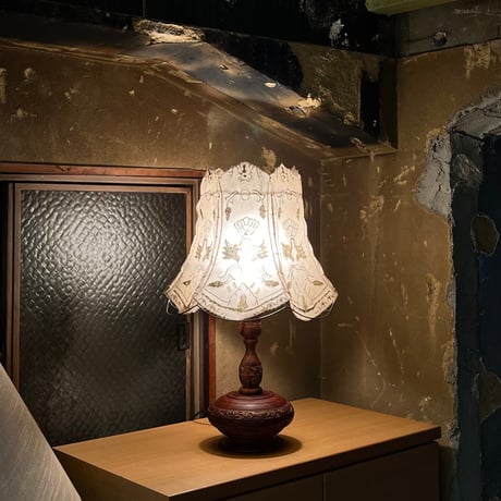 USED CAMEL SKIN SHADE WODDEN TABLE LAMP