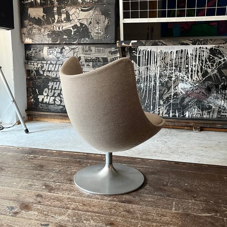 VINTAGE IRON LEG FABRIC LOUNGE CHAIR