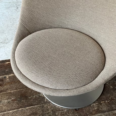 VINTAGE IRON LEG FABRIC LOUNGE CHAIR