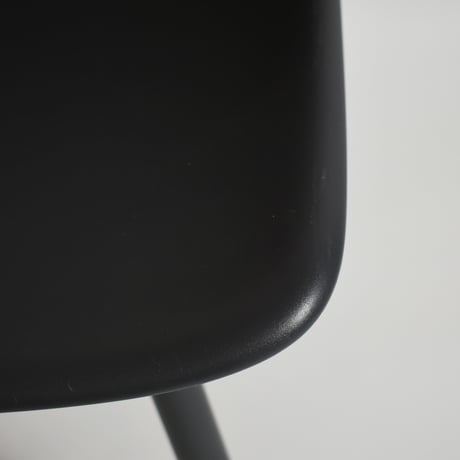 USED PLASTIC SHELL CHAIR