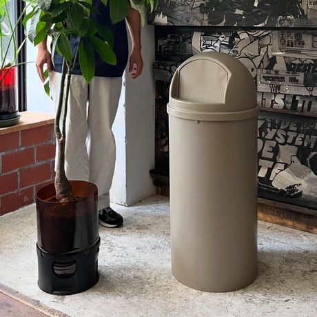 USED "RUBBERMAID" 15 GAL INDOOR DECORATIVE TRASH CAN