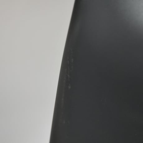 USED PLASTIC SHELL CHAIR