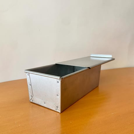 USED ALUMINUM BREAD MOLDS
