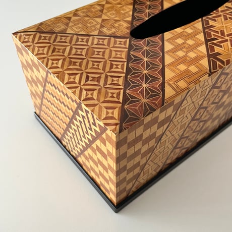 USED WOODEN TISSUE BOX "YOSEGI"