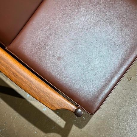 JAPAN VINTAGE 70S WOODEN FRAME LEATHER ARM CHAIR