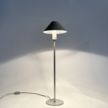 USED ALUMINUM TABLE LAMP