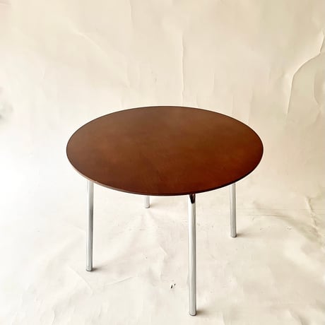 USED WOODEN ROUND TABLE