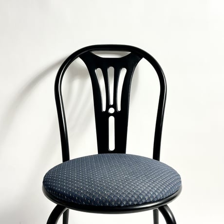 USED IRON LEG FABRIC CHAIR
