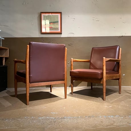 JAPAN VINTAGE 70S WOODEN FRAME LEATHER ARM CHAIR