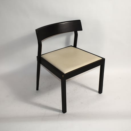 USED WOODEN CHAIR