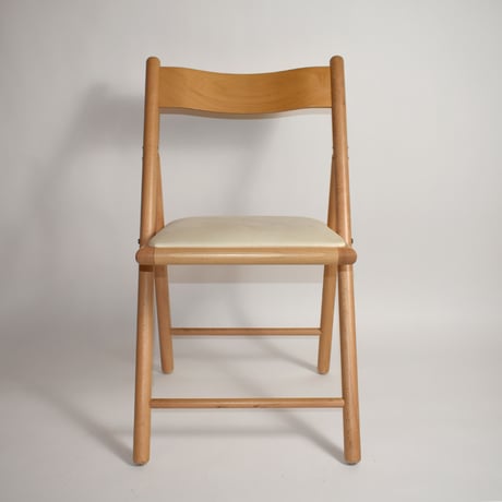 USED WOODEN FOLDING CHAIR