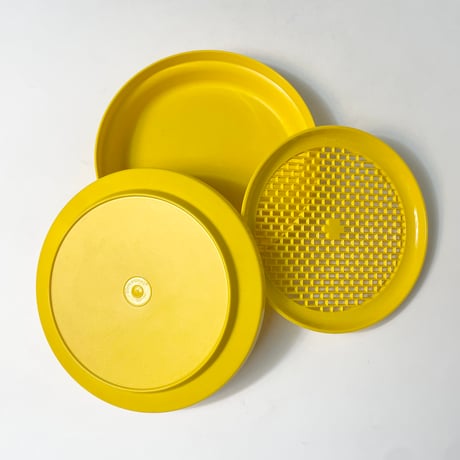 USED “TUPPERWARE / SEAL AND SERVE” YELLOW CANISTER