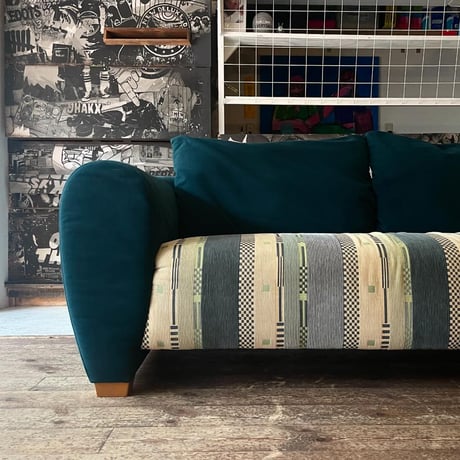 USED WOODEN LEG FABRIC 2P SOFA
