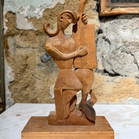 USED WOODEN SCULPTURE