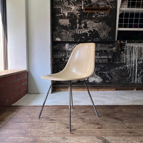 VINTAGE 50'S "HERMANMILER / EAMS" SHELL CHAIR