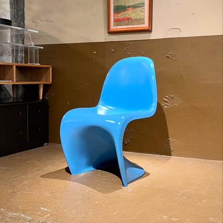 USED PLASTIC DINING CHAIR