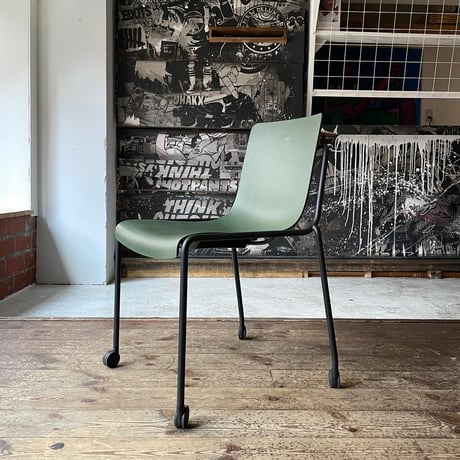 JAPAN USED "KOKUYO / MYCKET" STACKING CARRY CHAIR