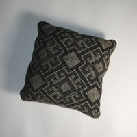 USED DESIGN PATTERN SQUARE CUSHION