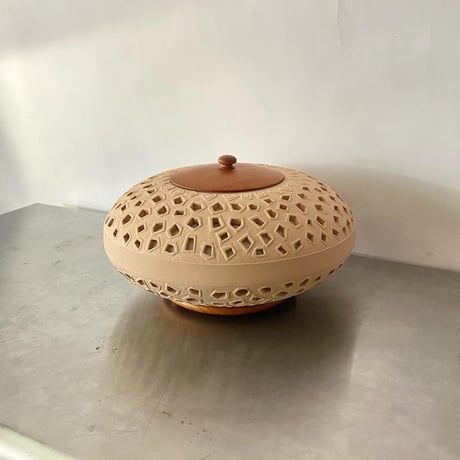 USED CERAMIC AND WOODEN TABLE LAMP