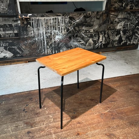 USED METAL LEG WOODEN TOP BOARD NESTING TABLE