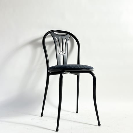 USED IRON LEG FABRIC CHAIR