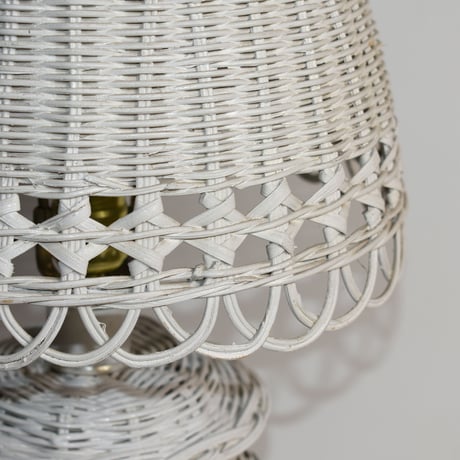 USA VINTAGE WHITE RATTAN WICKER TABLE LAMP