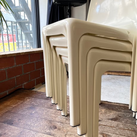 VINTAGE 70'S "ARTEMIDE / SELENE " PLASTICS STACKING CHAIR BY VICO MAGISTRETTI