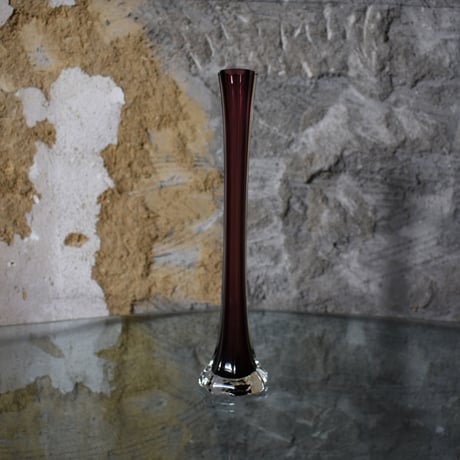 GLASS FLOWER VASE