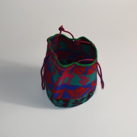 USED HAND KNIT SHOULDER POUCH