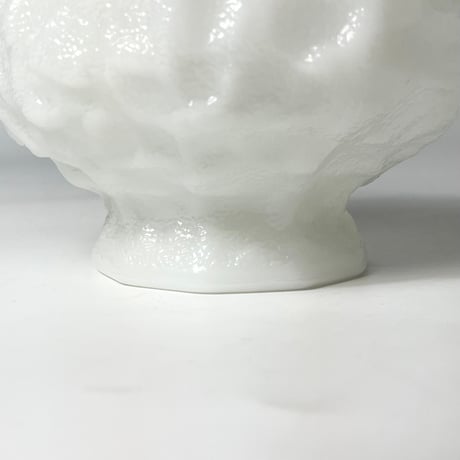 VINTAGE 60S “E.O.BRODY” MILK GLASS PLANTER VASE