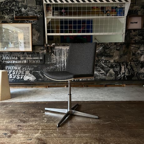 JAPAN USED STEEL LEG PLYWOOD FABRIC SEAT ROUND CHAIR