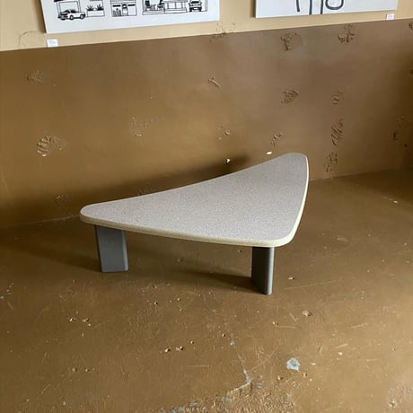 USED TRIANGLE LOW TABLE