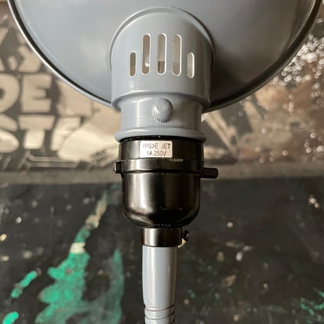USED OLD SCHOOL TABLE LAMP