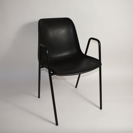 USED PLASTICS STACKING ARM CHAIR