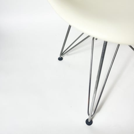 USED / "HERMAN MILLER / EAMES" SHELL CHAIR