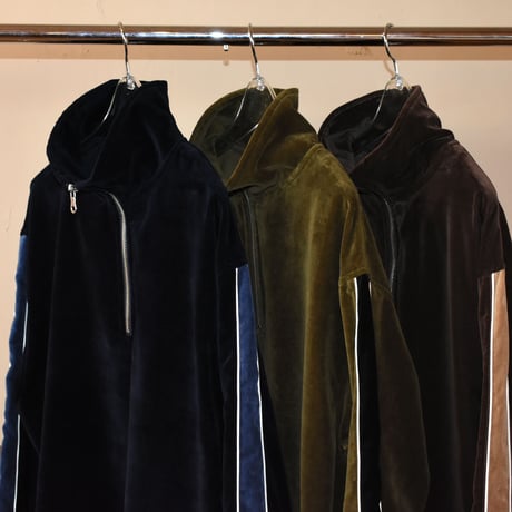 COMFORTABLE REASON " Velvet Op Neck