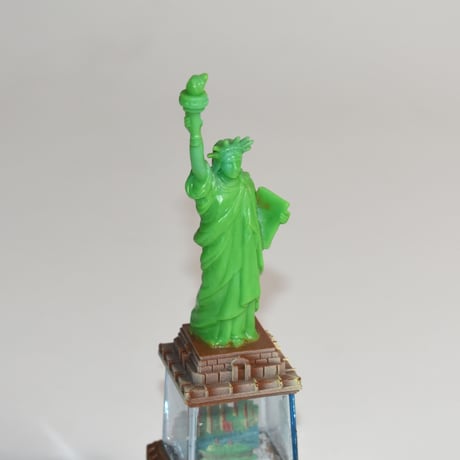 USED 80'S "NY STATUE OF LIBERTY" PLASTIC FIGURE