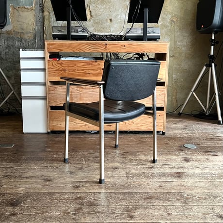 JAPAN VINTAGE 70S “HOUTOKU” STEEL FRAME VINYL LEATHER WOODEN ARM CHAIRS