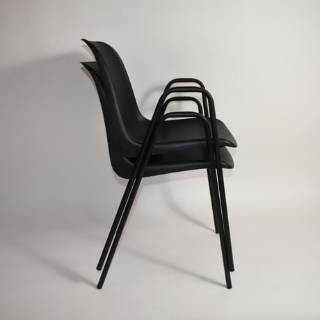 USED PLASTICS STACKING ARM CHAIR