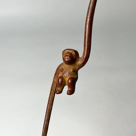 USED MONKEY MOTIF IRON HOOK