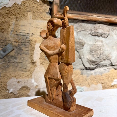 USED WOODEN SCULPTURE