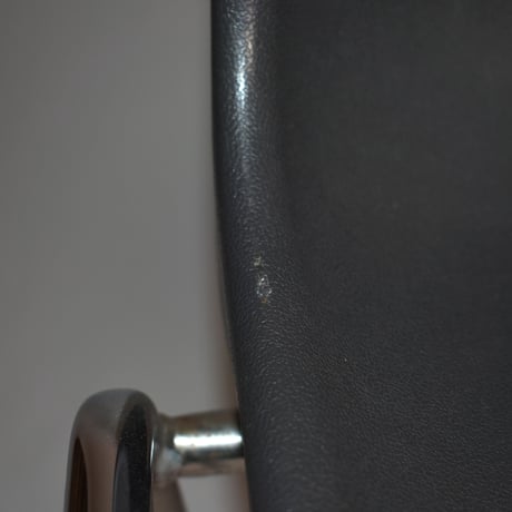 USED IRON LEG CHAIR