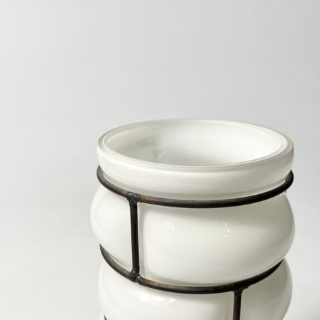USED GLASS BUMPY FLOWER VASE
