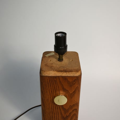 USA VINTAGE MID-CENTURY WOODEN STAND & PLASTICS SHADE TABLE LAMP