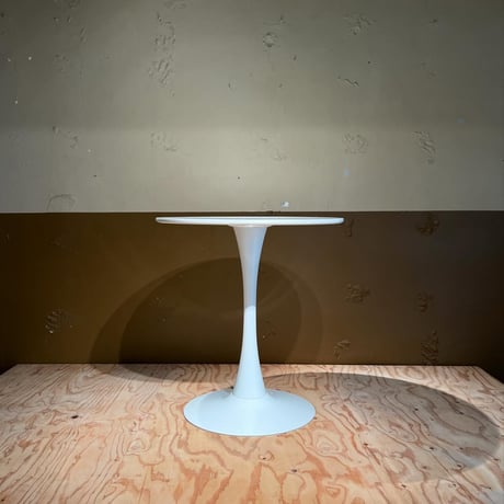 USED ROUND DINING TABLE