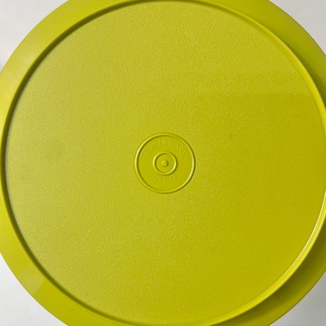 USED “TUPPERWARE / SEAL AND SERVE” GREEN CANISTER