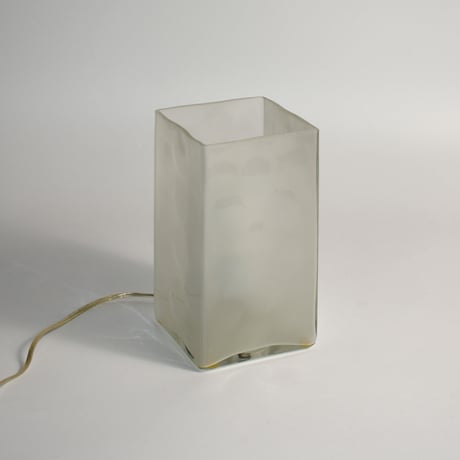 USED GLASS SHADE TABLE LAMP